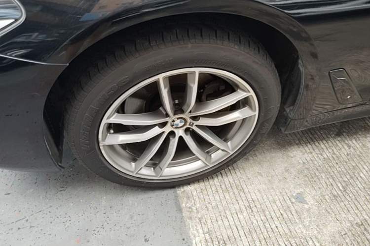 Used BMW 5 Series 2018 525Li M Sport Package Left Front Wheel Hub