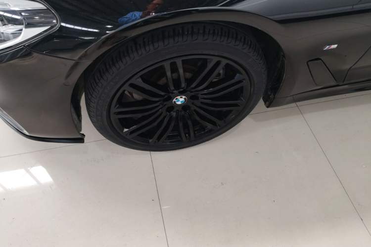 Used BMW 5 Series 2018 530Li Leading Model M Sport Package Left Front Wheel Hub