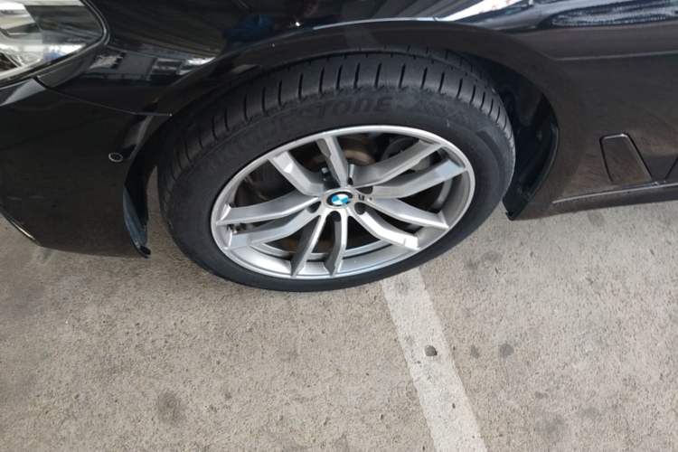 Used BMW 5 Series 2018 525Li M Sport Package Left Front Wheel Hub