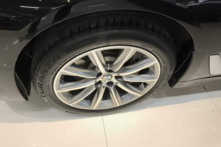 Used BMW 5 Series 2018 528Li Launch Special Edition Left Front Wheel Hub