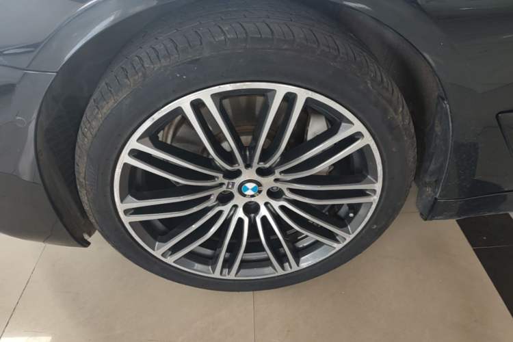 Used BMW 5 Series 2018 Restyled 530Li Leading Edition M Sport Package Left Front Wheel Hub