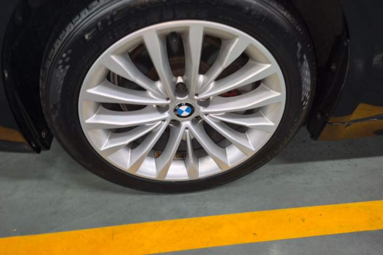 Used BMW 5 Series 2018 525Li Luxury Package Left Front Wheel Hub