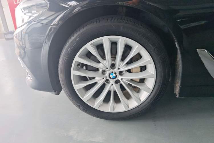 Used BMW 5 Series 2018 Revised Version 530Li Leading Edition Luxury Package Left Front Wheel Hub