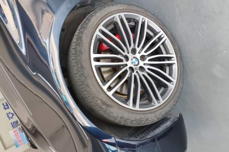 Used BMW 5 Series 2018 530Li Leading Model M Sport Package Left Front Wheel Hub