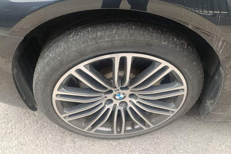 Used BMW 5 Series 2018 Restyled 530Li Leading Edition M Sport Package Left Front Wheel Hub