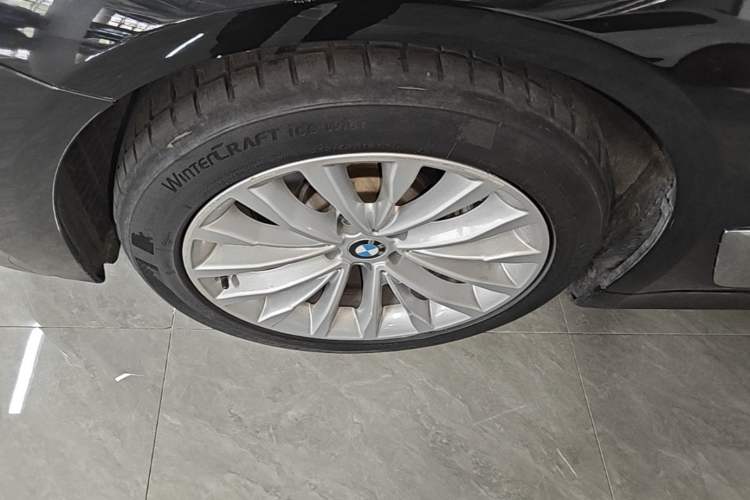 Used BMW 5 Series 2018 Facelifted 530Li xDrive Luxury Package Left Front Wheel Hub