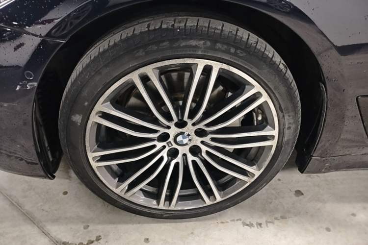 Used BMW 5 Series 2018 530Li Leading Model M Sport Package Left Front Wheel Hub