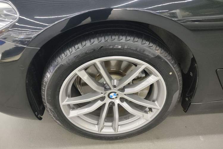 Used BMW 5 Series 2018 525Li M Sport Package Left Front Wheel Hub