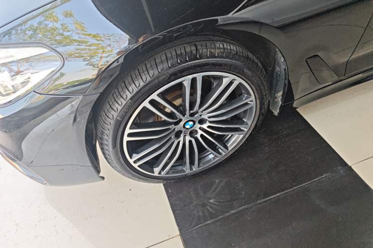 Used BMW 5 Series 2018 Restyled 530Li Luxury Edition M Sport Package Left Front Wheel Hub