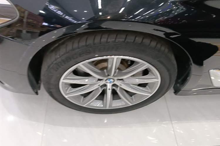 Used BMW 5 Series 2018 528Li Launch Special Edition Left Front Wheel Hub