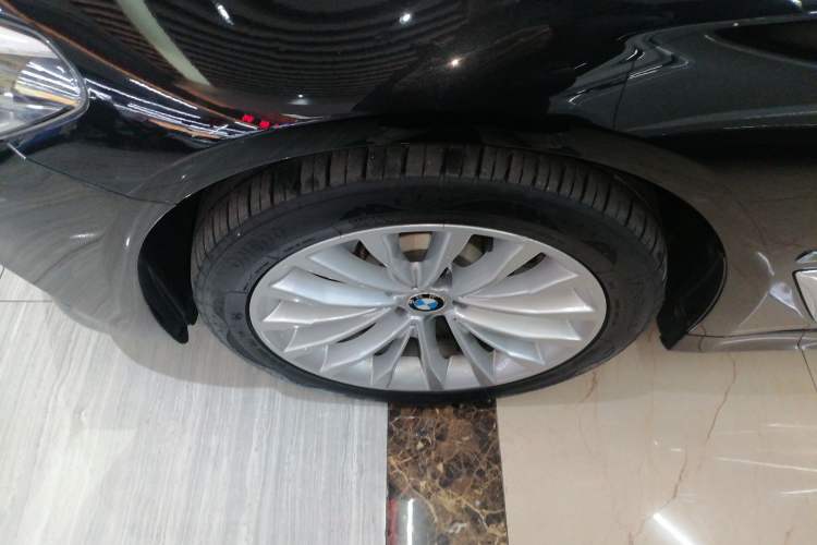 Used BMW 5 Series 2018 530Li xDrive Luxury Package Left Front Wheel Hub