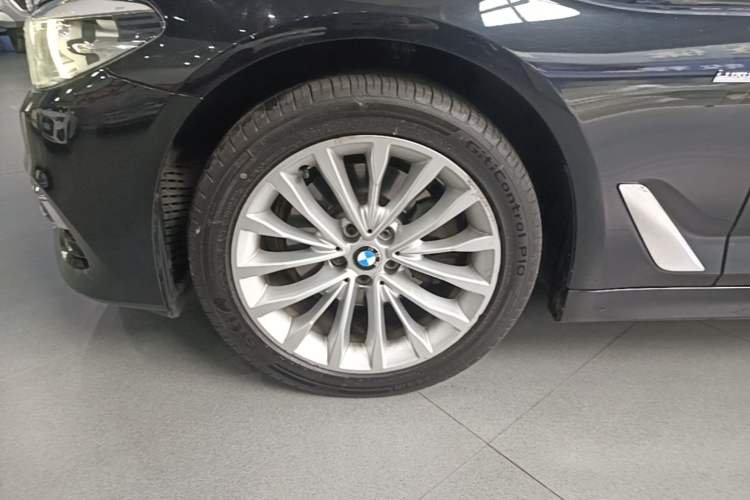 Used BMW 5 Series 2018 525Li Luxury Package Left Front Wheel Hub