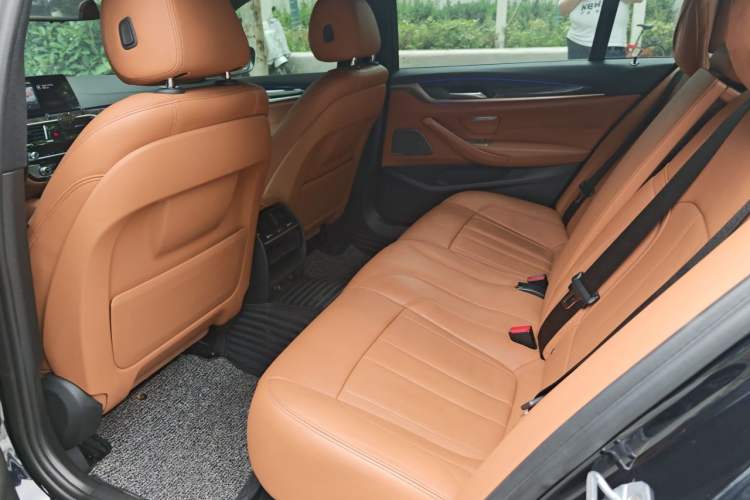 Used BMW 5 Series 2018 Facelifted 530Li xDrive M Sport Package Left Rear Seat