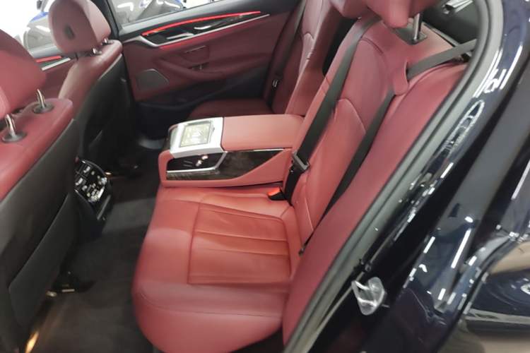 Used BMW 5 Series 2018 Restyled 530Li Luxury Edition M Sport Package Left Rear Seat