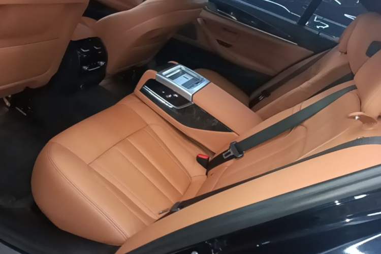 Used BMW 5 Series 2018 530Li Luxury Edition M Sport Package Left Rear Seat