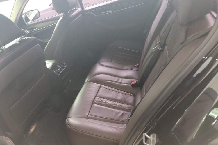 Used BMW 5 Series 2018 Revised Version 530Li Leading Edition Luxury Package Left Rear Seat