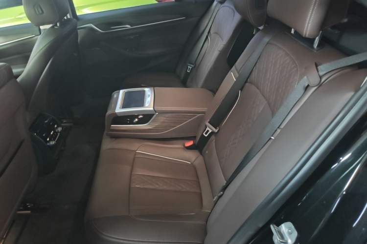Used BMW 5 Series 2018 Facelifted 530Li Luxury Edition Premium Package Left Rear Seat