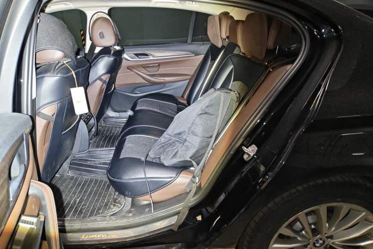Used BMW 5 Series 2018 530Li Leading Edition Luxury Package Left Rear Seat