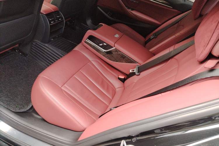 Used BMW 5 Series 2018 Restyled 530Li Leading Edition M Sport Package Left Rear Seat