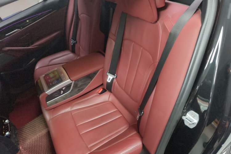 Used BMW 5 Series 2018 Restyled 530Li Luxury Edition M Sport Package Left Rear Seat