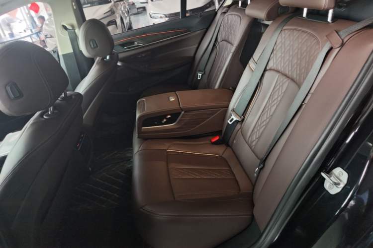 Used BMW 5 Series 2018 Revised Version 530Li Leading Edition Luxury Package Left Rear Seat