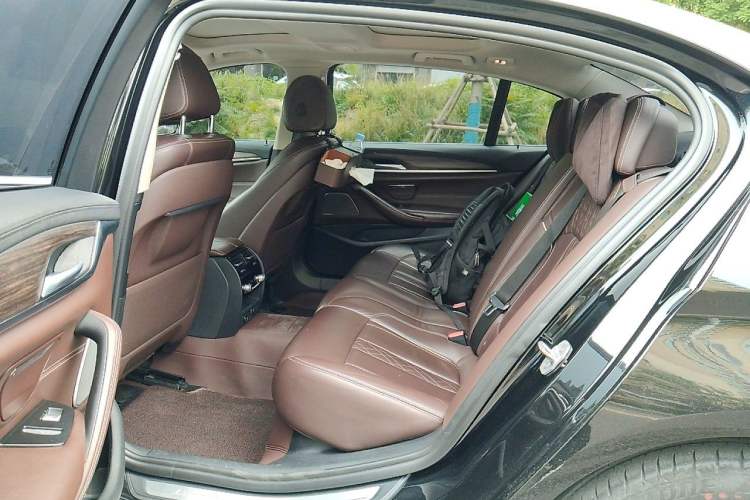 Used BMW 5 Series 2018 530Li Leading Edition Luxury Package Left Rear Seat