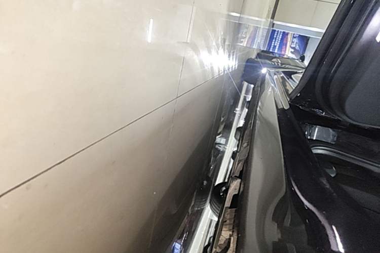 Used BMW 5 Series 2018 Facelifted 530Li xDrive M Sport Package Left Side Sill