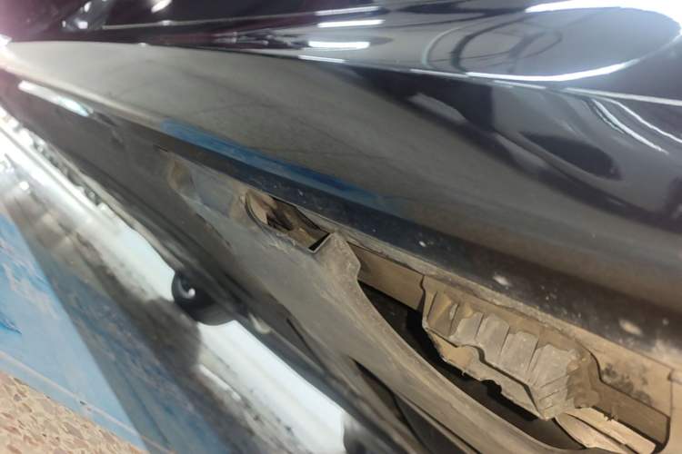 Used BMW 5 Series 2018 Restyled 530Li Luxury Edition M Sport Package Left Side Sill