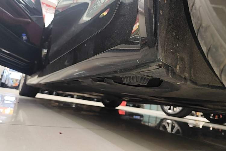 Used BMW 5 Series 2018 528Li Launch Special Edition Left Side Sill