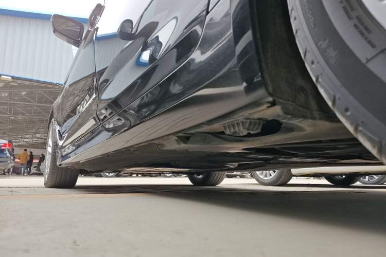 Used BMW 5 Series 2018 530Li xDrive Luxury Package Left Side Sill