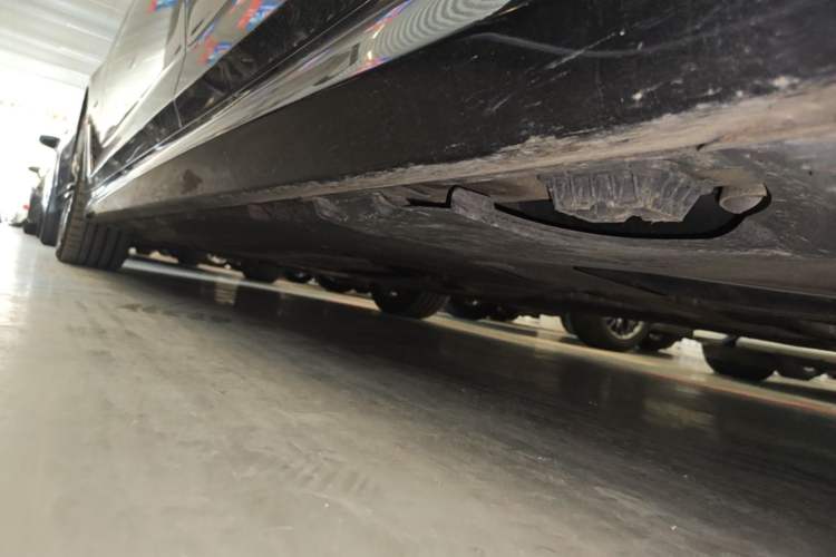 Used BMW 5 Series 2018 530Li Luxury Edition M Sport Package Left Side Sill