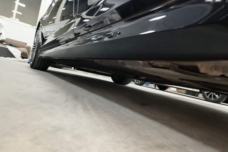 Used BMW 5 Series 2018 Restyled 530Li Leading Edition M Sport Package Left Side Sill