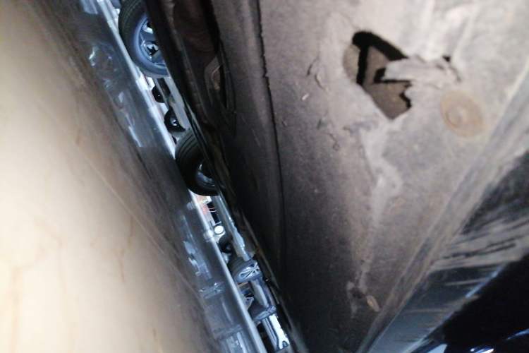 Used BMW 5 Series 2018 530Li xDrive Luxury Package Left Side Sill