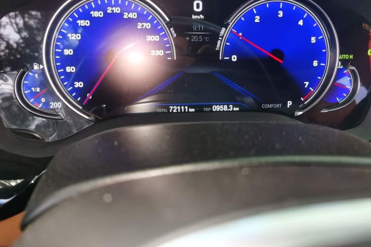 Used BMW 5 Series 2018 530Li Luxury Edition M Sport Package Odometer Close Up