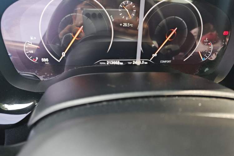 Used BMW 5 Series 2018 530Li Leading Model M Sport Package Odometer Close Up