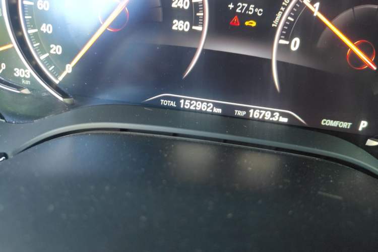 Used BMW 5 Series 2018 Facelifted 530Li xDrive Luxury Package Odometer Close Up