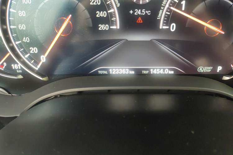 Used BMW 5 Series 2018 530Li Luxury Edition M Sport Package Odometer Close Up
