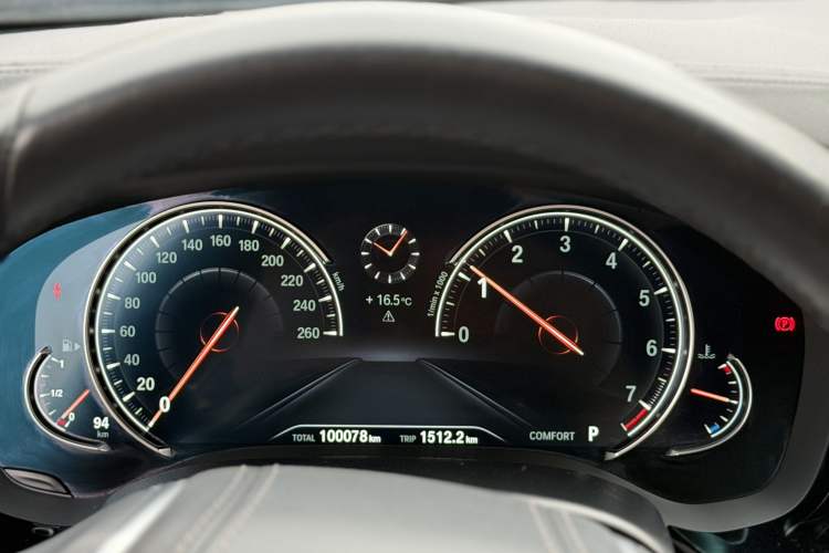 Used BMW 5 Series 2018 Restyled 530Li Leading Edition M Sport Package Odometer Close Up