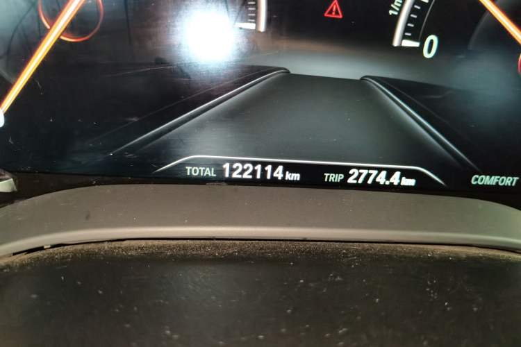 Used BMW 5 Series 2018 530Li Leading Model M Sport Package Odometer Close Up