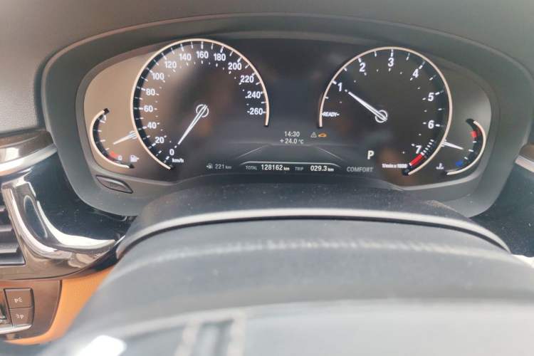 Used BMW 5 Series 2018 528Li Launch Special Edition Odometer Close Up