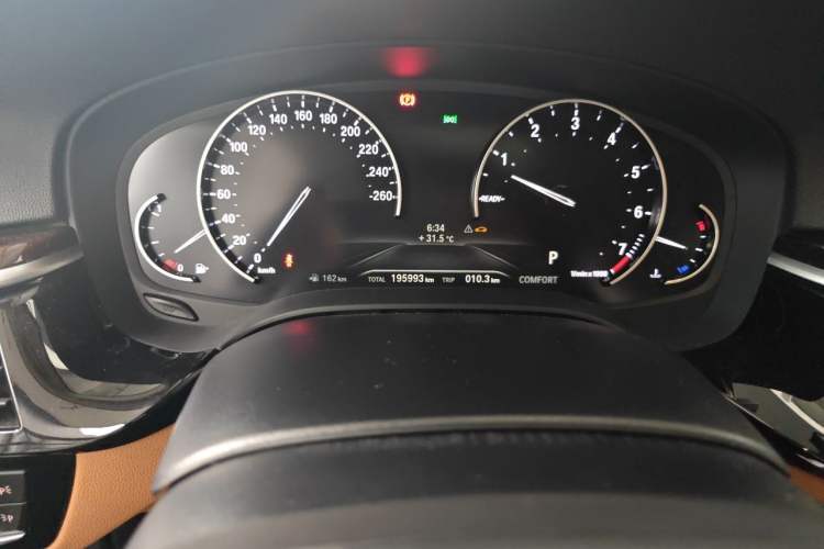 Used BMW 5 Series 2018 528Li Launch Special Edition Odometer Close Up