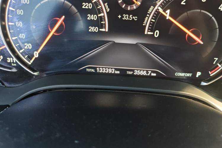 Used BMW 5 Series 2018 530Li Leading Edition Luxury Package Odometer Close Up