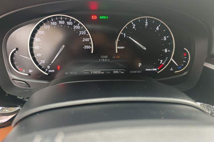 Used BMW 5 Series 2018 528Li Launch Special Edition Odometer Close Up
