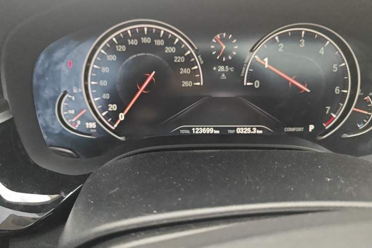 Used BMW 5 Series 2018 525Li M Sport Package Odometer Close Up