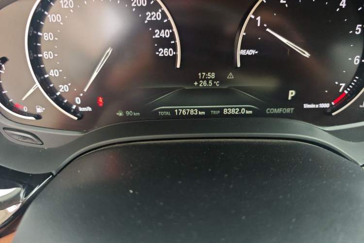 Used BMW 5 Series 2018 528Li Launch Special Edition Odometer Close Up
