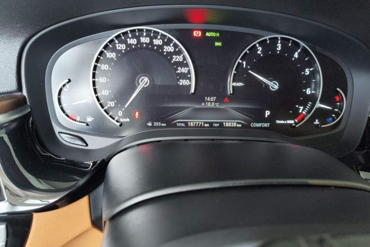 Used BMW 5 Series 2018 528Li Launch Special Edition Odometer Close Up