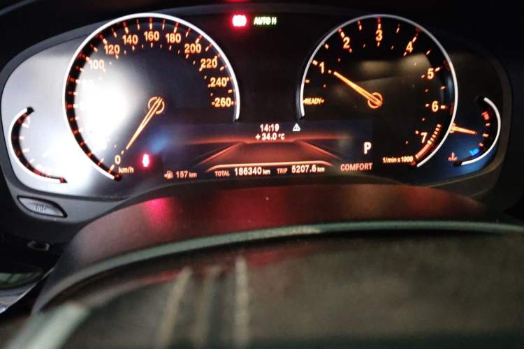 Used BMW 5 Series 2018 528Li Launch Special Edition Odometer Close Up