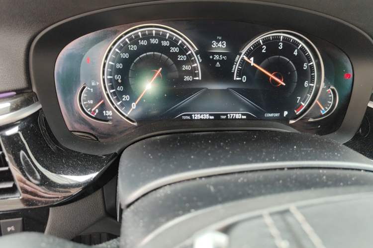 Used BMW 5 Series 2018 530Li Leading Model M Sport Package Odometer Close Up