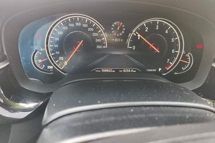 Used BMW 5 Series 2018 525Li Luxury Package Odometer Close Up