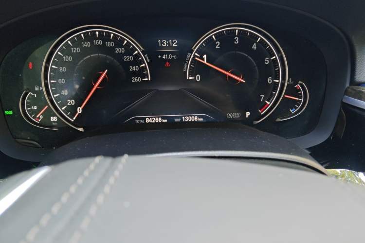 Used BMW 5 Series 2018 530Li Leading Model M Sport Package Odometer Close Up